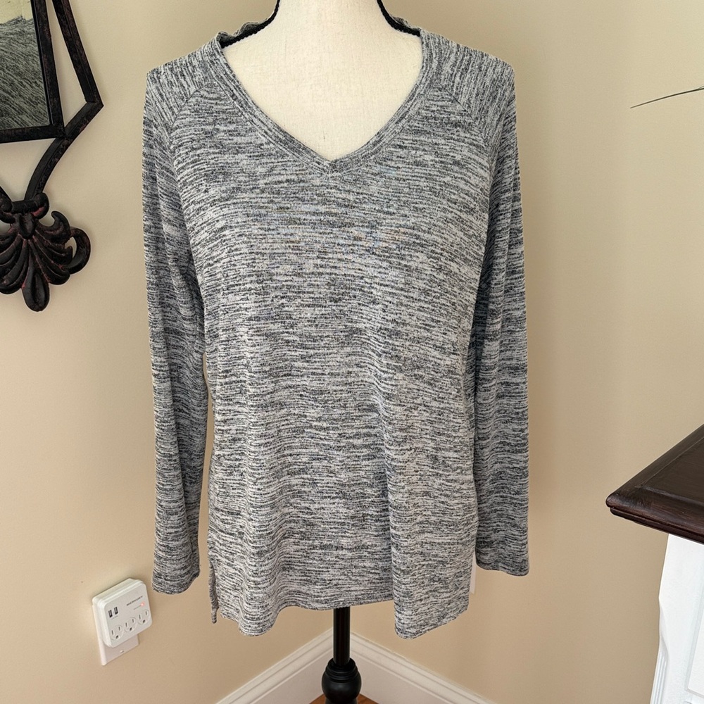 Banana Republic Heathered Gray V-Neck Top medium